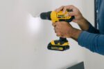 Ravalement de façade à Amiensperson holding yellow and black cordless hand drill
